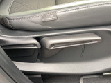 運転席には座面の高さを調整できるアジャスターが付いております☆