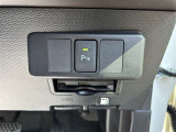 コーナーセンサーを車の前後に装備。障害物までの距離に応じて警告音を変えてお知らせ。縦列駐車時や駐車場・車庫などでの取り回しをサポートします。詳細は販売店スタッフまでおたずねください。