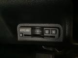 ハンドルの左下にETC2.0がついています。高速道路の料金所の通過も楽々です!。 カードの取り出しもしやすい場所についています。