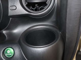 運転席側カップホルダーです