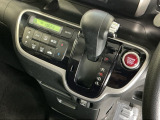 発進時から滑らかに加速する無段階変速のCVTはストップ&ゴーの多い街の中も快適です