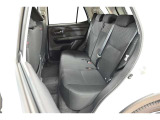 中古車をキレイで気持ちよくお乗りいただけるよう、エンジンルームからシートを外した洗浄まで、目に見えない部分も徹底的に洗浄しています!