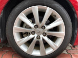 【純正17インチアルミホイール】外観にマッチした純正アルミホイールを装着しております。各種社外アルミホイールや、スタッドレスタイヤも取扱いしております。是非ご相談ください♪