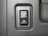 【シートヒーター搭載】シートを温めてくれる暖房機器です!長時間座っていると負担が掛かりやすい背中や腰、または冬場の寒い日に冷えやすい脚部に快適なぬくもりを♪