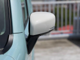 狭い駐車場でも安心。スイッチ操作だけでドアミラーの格納展開が可能。電動格納式リモコンドアミラー!