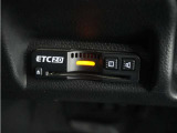 ◆ETC2.0装着◆進化したドライブ体験。料金収受システムだけだったETCが生まれ変わって、高速道路を賢く使うETC2.0に進化しました。多彩な情報サービスが便利で快適なドライブ体験を提供します。