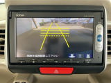 カラービジョンとガイドラインで見やすいバックモニター!車庫入れも楽ちんです♪