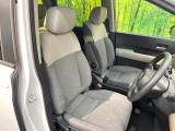 運転席シート廻りは使用感も少なく、良好な状態となっています。前オーナー様が丁寧に使っていたことがよくわかりますね。