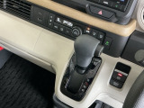 発進時から滑らかに加速する無段階変速のCVTはストップ&ゴーの多い街の中も快適です