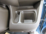 運転席側の手の届きやすい位置にドリンクホルダーが付いています。