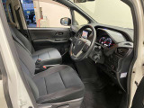 運転席は使用感などなく綺麗な状態です!匂いなど気になる方は是非ご来店ください!