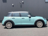 MINI正規ディーラーならではの品質の高い認定中古車を常時20台以上展示しております。