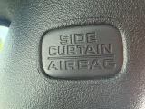 サイドカーテンエアバッグを装備し、万が一の際の安全性にも配慮されています。
