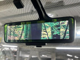 【インテリジェントルームミラー】後席の大きな荷物や同乗者で後方が確認しづらい時でも安心!カメラが撮影した車両後方の映像をルームミラー内に表示。クリアな視界で状況の確認が可能です!