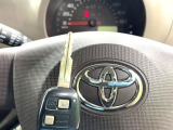 【キーレス】少し離れた場所からでもボタン一つでドアの開錠・施錠ができるのでとっても便利!ドアの鍵穴周りに傷をつけることもありません♪