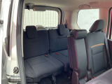 とても役に立つ広々3列目シート。普段は畳んでおいて荷物スペースにしても良いですね!