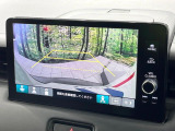 【バックカメラ】駐車時に後方がリアルタイム映像で確認できます。大型商業施設や立体駐車場での駐車時や、夜間のバック時に大活躍!運転スキルに関わらず、今や必須となった装備のひとつです!