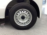 スチールホイールです。アルミホイールに比べ、強度があるのが頼もしい!