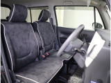 運転席はホワイトのアクセントでさわやかな見た目に仕上げました!