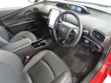 シンプルで使いやすいデザインの運転席です。