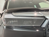 LEDヘッドライトは、点灯の瞬間から最大光量を発揮し、突然暗くなるトンネルなどでの安定感を高めます。