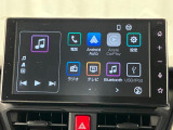 【9インチスマホ連携ディスプレイオーディオ】 対応しているスマホアプリを大画面で使えます!フルセグテレビやラジオの視聴、Bluetooth接続による音楽鑑賞、ハンズフリー通話なども利用可能です。