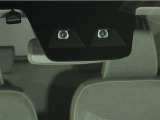 スマートアシスト装備:前方の車両との衝突の危険性が高まると、警告音と警告表示によって運転者の注意を喚起!さらに衝突の危険性が高まると自動軽減ブレーキを作動させ、衝突による被害の軽減を行います♪