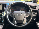 インテリアに合わせたデザインのステアリングは、運転される方のことも考え、運転しやすい形状、大きさです。是非一度、実際に触ってお確かめください。