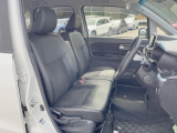 運転席シート廻りは使用感も少なく、良好な状態となっています。前オーナー様が丁寧に使っていたことがよくわかりますね。