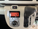 快適装備のオートエアコン♪ 温度設定をすれば、自動で車内の温度管理をしてくれる優れ物です☆彡