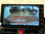 【バックカメラ】 駐車時に車両後方の様子を見ることができるので、運転の不安を軽くします。