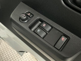 【電動格納ドアミラー・パワーウインドウ】スイッチは操作しやすい場所に配置。内装も細部にいたるまで徹底した清掃・洗浄を実施。美しく・清潔な室内空間を実現しております。
