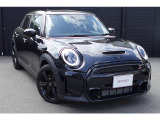 MINI正規販売店のお車は、全てのお車にMINI認定中古車保証書が発行されます。保障約款もございますので保障内容が明確でございます。お客様にご安心してお乗り頂けますよう、全力でお客様をサポート致します。