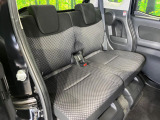 後部座席も気になるようなキズ・汚れやへたり等、大きなダメージはなく、良好な状態です。