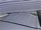 ルーフに、1cm〜5cmほどのへこみが複数ある車両となっております。