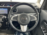 インテリアに合わせたデザインのステアリングは、運転される方のことも考え、運転しやすい形状、大きさです。是非一度、実際に触ってお確かめください。