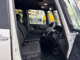 【前席】運転席側。