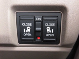 狭い駐車場や壁際でもドアをぶつける心配が少なく開けられる両側スライドドアです。両側共に電動で、開閉操作も楽々です!