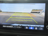 【リアカメラ】リバースに入れるだけで後方の映像が映ります。安全確認や、狭い駐車場での車庫入れ、雨の日や夜間など視界の悪い時に便利です。安全にバックする為には欠かせない装備です。
