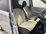 【運転席・助手席転席】運転席の足もともゆったりで長距離ドライブでも快適に★