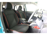 厚みがあって、座り心地のいいシート。運転席も助手席もリラックスしてゆったりと座れます。