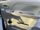 ボトルホルダー付きドアポケット。(運転席ドア)