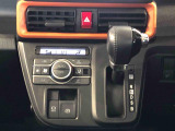 温度を設定すれば、自動で車内の温度管理をしてくれる優れものです♪ATミッションで運転楽々