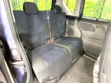 後部座席も気になるようなキズ・汚れやへたり等、大きなダメージはなく、良好な状態です。