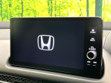 【メーカー9型ナビ】インテリアに溶け込むスタイリッシュな「専用設計」メーカーナビを装備♪視認性や操作性など基本性能にも優れ、より上質なカーライフをお楽しみいただけます。