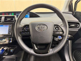 ステアリングスイッチ搭載!手を離さずに手元のスイッチでさまざまな操作が可能。運転中、視線をそらさなくても操作ができて安全です!
