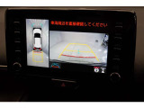 車の前後左右に取り付けられたカメラで、視線やバックモニターでは死角となる前方や真横も確認できます。狭い駐車スペースもスムーズに駐車できます。