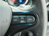 【クルーズコントロール】ステアリングの右側には高速道路で威力を発揮するオートクルーズの操作スイッチががついています。手元で操作ができるので、安全に運転できます!