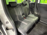 後部座席も気になるようなキズ・汚れやへたり等、大きなダメージはなく、良好な状態です。