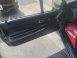 こちらドア付近の写真となります。お車乗車に関して一番動作が多い部分となり、走行中、お客様を守る大切な場所です。細部までご確認ください。